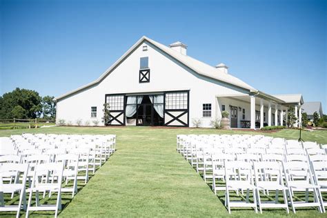 The Venue At Denali Jean Ranch Barn Farm Weddings Virginia Beach