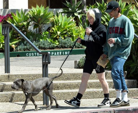 Billie Eilish Street Style - Encino 04/16/2021 • CelebMafia