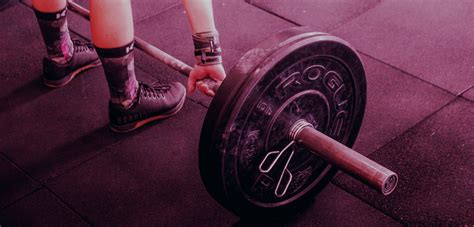 Is CrossFit More Dangerous Than Weightlifting? The Basic Risks, Explained