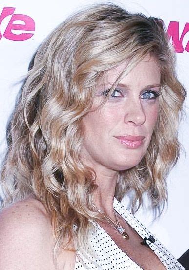 Rachel Hunter With Cool Hot Casual Beachy Wavy Medium Hairstyle Beautiful Hairstyles Medium