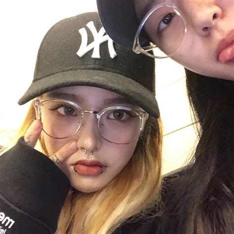 Image May Contain Person Eyeglasses Hat And Closeup Ulzzang Korean