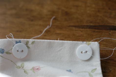 sew  button   sewing machine shoebox   hill