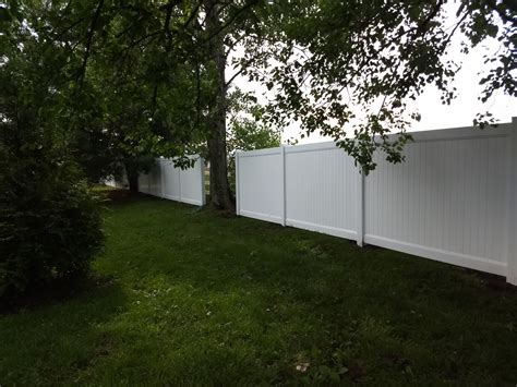 Residential Vinyl Fence Gallery In Kansas City - Guier Fence Company