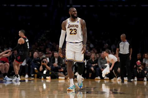 LeBron James Scores Season High Hits Go Ahead Free Throw As Lakers