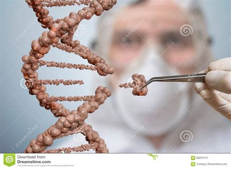 Lo Scienziato Sta Sostituendo La Parte Di Una Molecola Del Dna Concetto