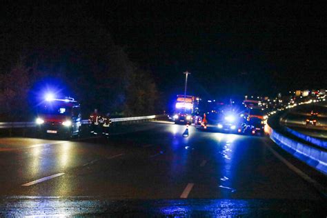 Autobrand Und Auffahrunfall Am Stauende N Chtliches Chaos Auf Der A