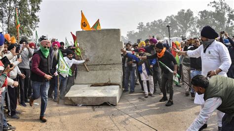 ‘delhi Chalo March Protesting Farmers Break Barricades Vandalise