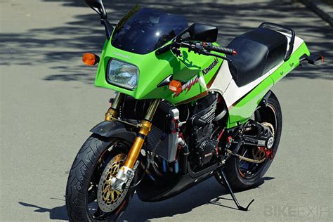 Kawasaki GPZ900R On Bike EXIF