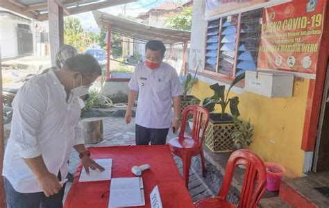 Semangati Satgas Covid 19 Ketua DPRD Kota Bitung Sambangi Posko