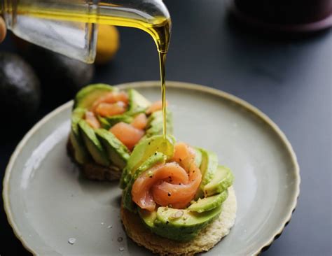 Salmone Affumicato Avocado E Crostini Un Super Pranzo Adocchio