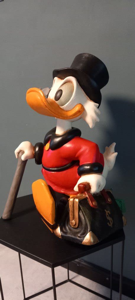 Disney Dagobert Duck Met Zijn Tas Vol Geld Cm S Beeld