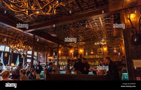 Low Angle View Of The Old Queens Head Pub Interior 44 Essex Rd