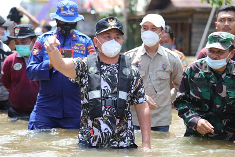 Kalteng Salurkan Puluhan Ribu Paket Sembako Tanggulangi Dampak Banjir Republika Online