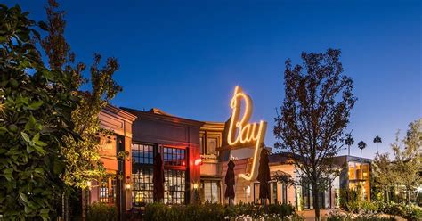 The Palisades’ New Movie Theater Debuts With New Menu - Eater LA Los ...