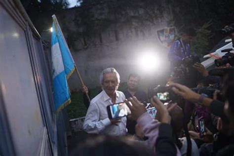 Periodista José Rubén Zamora sale de prisión en Guatemala