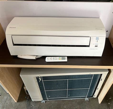 Daikin Split Type Inverter Aircon 1 5HP D Smart Wall Mounted FTKQ35TVM