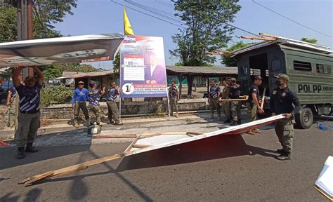 Peringatan Satpol Pp Jembrana Tak Dihiraukan Puluhan Baliho Caleg