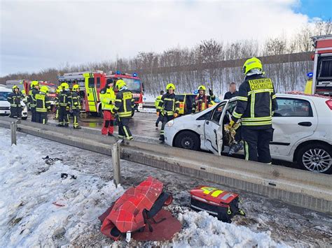 Drei Schwerverletzte Bei Unfall Auf Der A Radio Zwickau