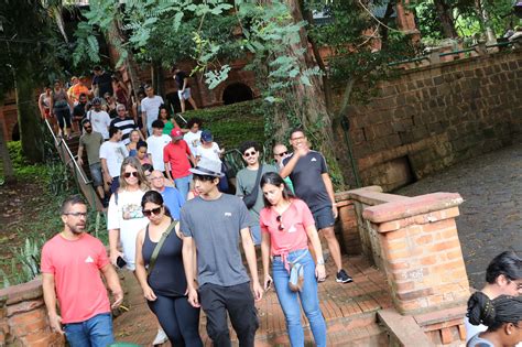 Passeio Histórico no Engenho Central reúne pessoas de todas as idades