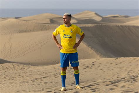 Así es la primera equipación de la UD Las Palmas 2023 2024