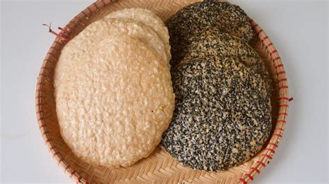 How To Toast Vietnamese Sesame Rice Crackers Youtube