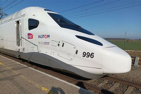 Vid O Le Tgv M Circule Km H Sur L Anneau D Essai De Velim En