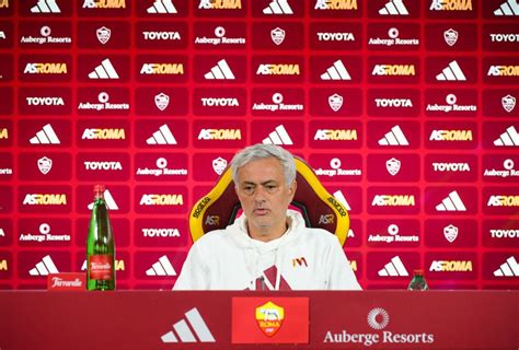 Trigoria La Conferenza Stampa Di Mourinho Prima Di Juventus Roma