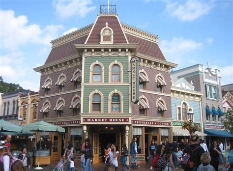 Pretty Main Street Usa Disneyland Anaheim Orange County Flickr