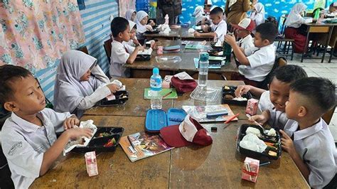 Pemprov Riau Gelar Uji Coba Program Makanan Gratis Pelajar Dan Lansia