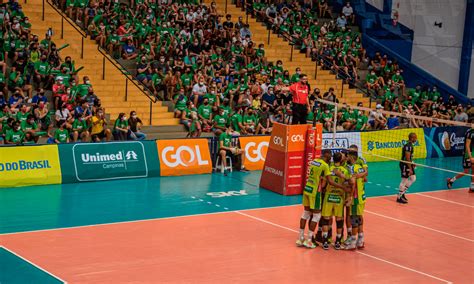 Campinas br uniforme diferente Vôlei Renata enfrenta o Sesi