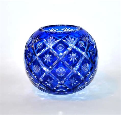 Vase Bleu Boule Fleurs En Cristal Taill De Saint Louis Overlay