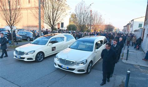 Bambini Uccisi Dalla Madre Folla Al Funerale Di Kim E Lorenzo FOTO