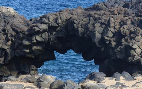 Arco De Los Caletones En Visit La Graciosa