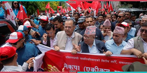 एकीकृत समाजवादीको महाधिवेशन उद्घाटन हुँदै र्‍यालीमा कार्यकर्तासँगै