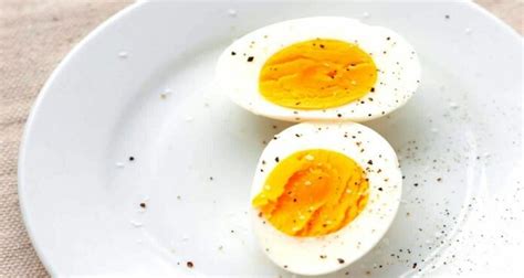 Boiled Egg Calories (How Many Calories In 1 Boiled Egg)