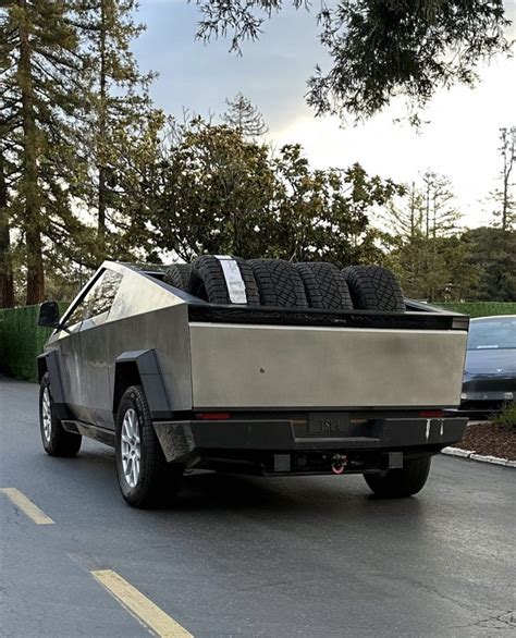 Tesla Cybertruck alpha prototype shows off its bed's capacity by ...