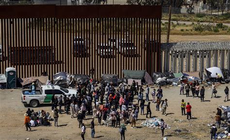 Miles De Migrantes En La Frontera Esperan El Fin Del T Tulo