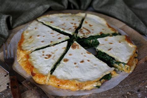 Spinat Käse Quesadilla mit selbstgemachten Weizentortillas Rezept auf