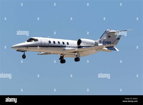 Learjet cockpit hi-res stock photography and images - Alamy