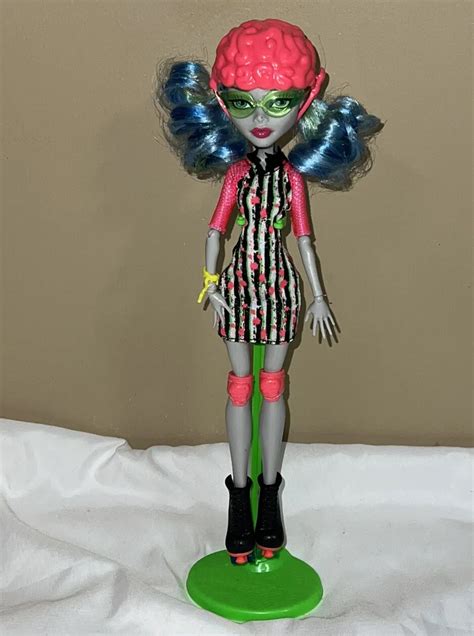 Monster High Ghoulia Yelps Roller Maze Dolls Accessories