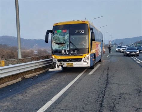 경부고속도로서 고속버스 승합차 추돌사고 6명 경상