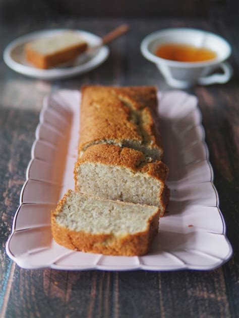 Easy 6 Ingredients Recipe For Moist Banana Cake Recipe The Bakeanista