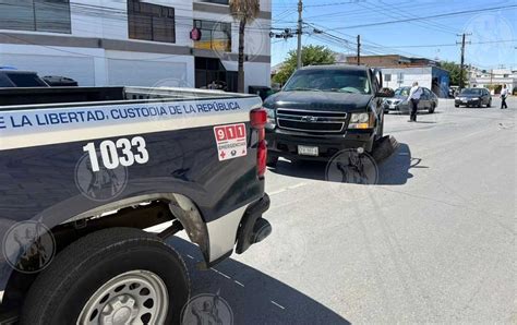 Aparatoso choque deja 3 personas lesionadas en la López Mateos