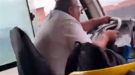 VÍDEO Dominic Toreto Motorista acelera ônibus para fugir de tiroteio