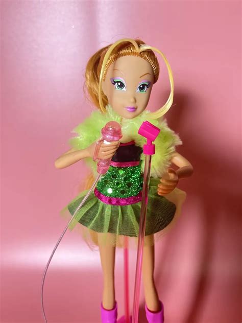 Winx Club Enchantix Flora Doll