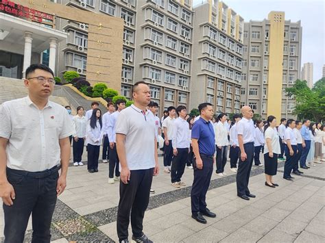 厚植爱国情怀，争做时代新人——文法学院举行升旗仪式 赣南科技学院