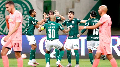 Palmeiras garantiza su clasificación con 5 goles y deja al Bolívar en