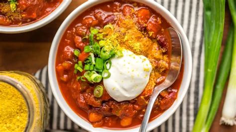 How To Make Vegetarian Chili Recipe Cully S Kitchen