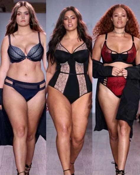 Ashley Graham défile en lingerie à New York