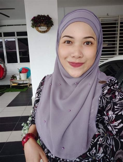 Pin By Powerbank 555 On Jimak Melayu In 2024 Girl Hijab Blonde Beauty Boss Lady